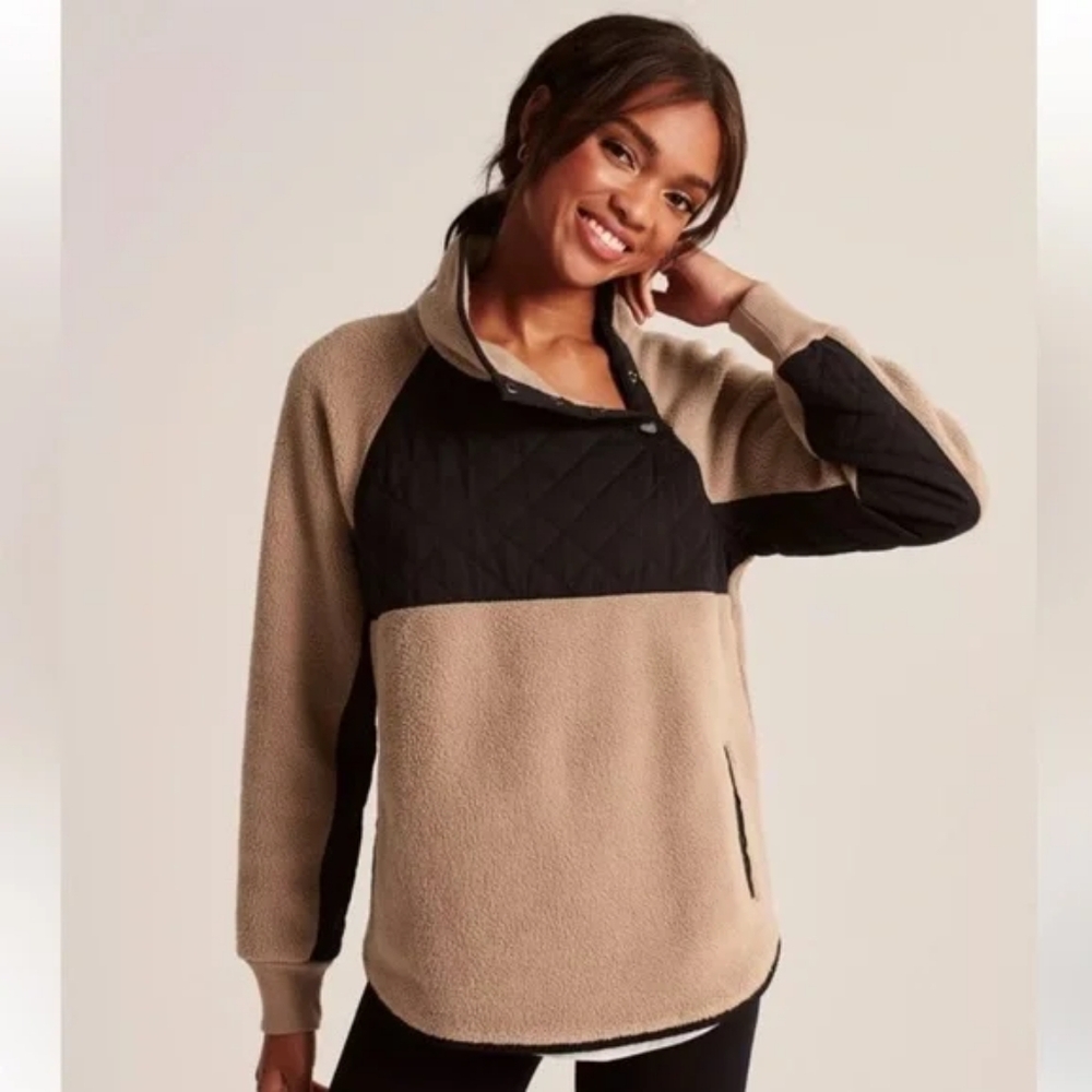 EUC Abercrombie & Fitch Fleece Pullover Tan and Black Quilted Size XS